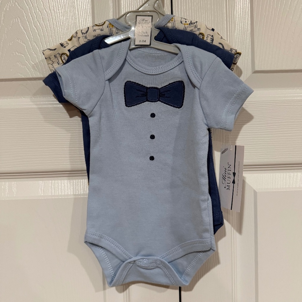 NWT Mini Muffin Boy's 3 Pack Blue/White Onsies Short Sleeves 0-3 Months